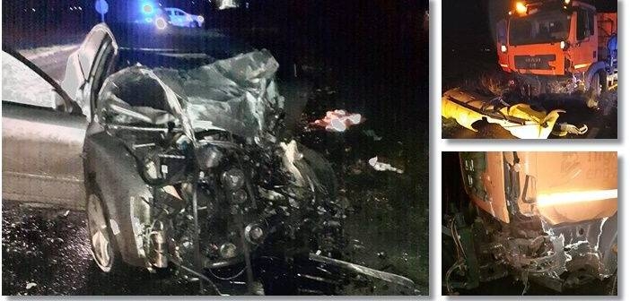 Accident grav în Timiș. O mașină s-a izbit violent de un utilaj de deszăpăzire