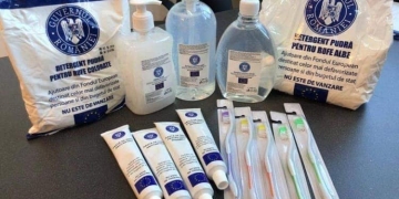 Primăria Biled distribuie locuitorilor pachete de igienă de la Uniunea Europeană
