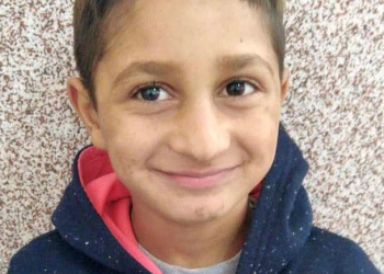 Copilul dispărut acum șase zile de acasă este căutat cu drone