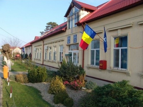 Primăria Dumbrăvița solicită magazinelor reducerea numărului de clienți din interior