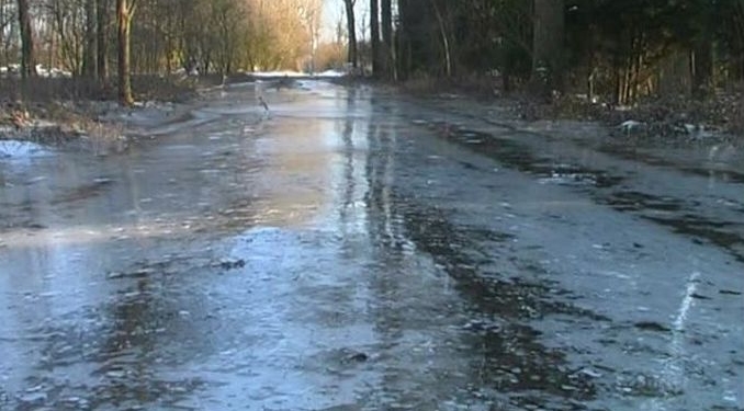 Atentie șoferi! Drumurile sunt acoperite de polei!