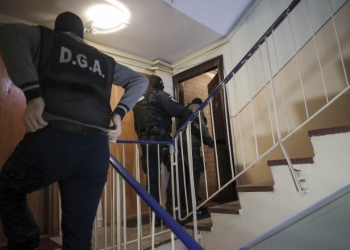 O femeie căutată în Ungaria pentru furt a fost găsită într-un șifonier, în București