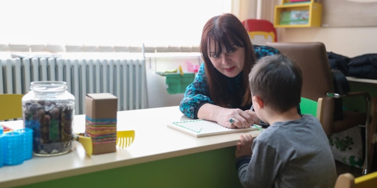 Noua tulpină a virusului Sars-Cov-2 nu schimbă decizia privind redeschiderea școlilor