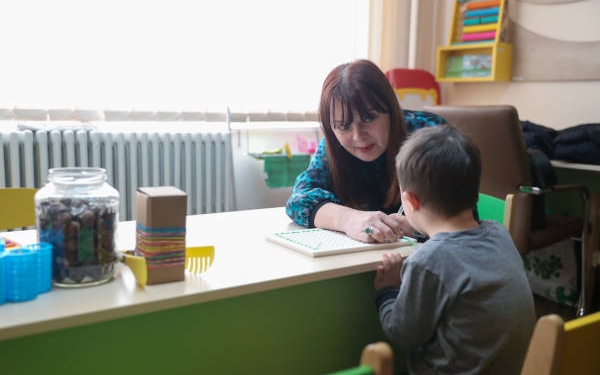 Noua tulpină a virusului Sars-Cov-2 nu schimbă decizia privind redeschiderea școlilor