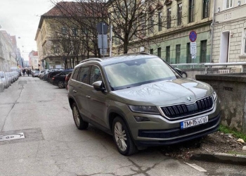 Președintele CJ Timiș, Alin Nica, și-a parcat ilegal mașina în “Unirii”, pe spațiul verde