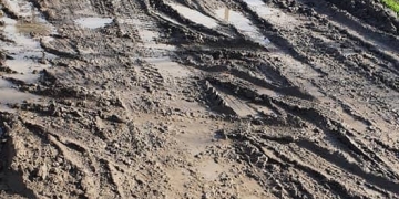 Satul Gad. Comuna Ghilad. După fiecare ploaie, ulițele devin coșmarul locuitorilor