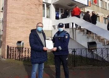 Gest rar! A găsit 5.000 euro într-un bancomat și i-a predat Poliției