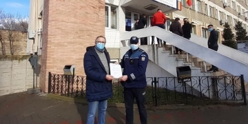 Gest rar! A găsit 5.000 euro într-un bancomat și i-a predat Poliției