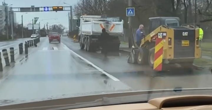 VIDEO Administrație nouă, metehne vechi. Capitolul ”Turnarea asfaltului pe ploaie”