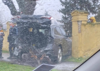 Grav accident rutier în Timișoara. O mașină a rupt gardul Cimitirului Eroilor