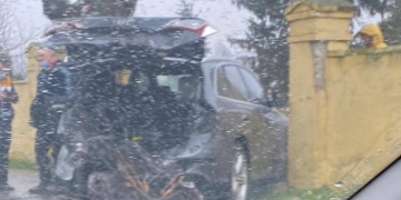 Grav accident rutier în Timișoara. O mașină a rupt gardul Cimitirului Eroilor