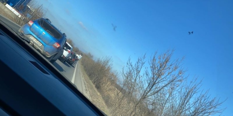 Nervii șoferilor întinși la maxim. Zeci de minute de așteptare pe DN59, la intrarea în localitatea Șag