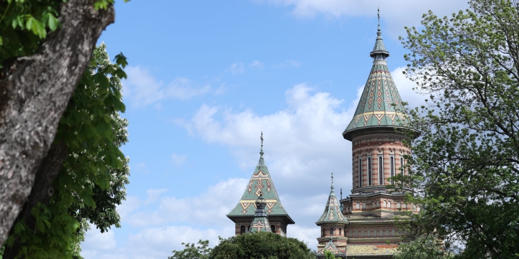 Mitropolia Banatului a donat două frigidere pentru păstrarea vaccinurilor