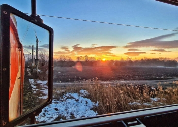 CFR Călători introduce 42 trenuri pentru elevii care merg de luni la școală