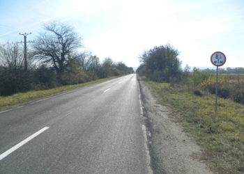 Drum județean închis după ce a fost acoperit de apă