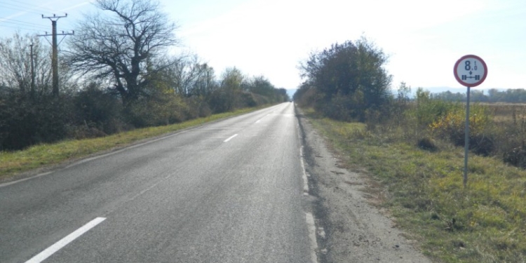 Drum județean închis după ce a fost acoperit de apă