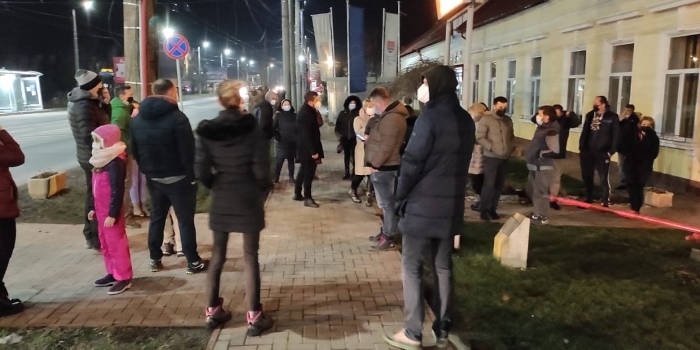 Părinții din Dumbrăvița au protestat împotriva carantinării comunei