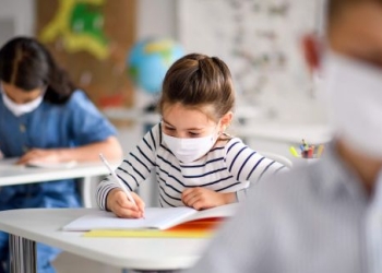 17 elevi și 14 cadre didactice din Timiș, pozitivi la Covid-19