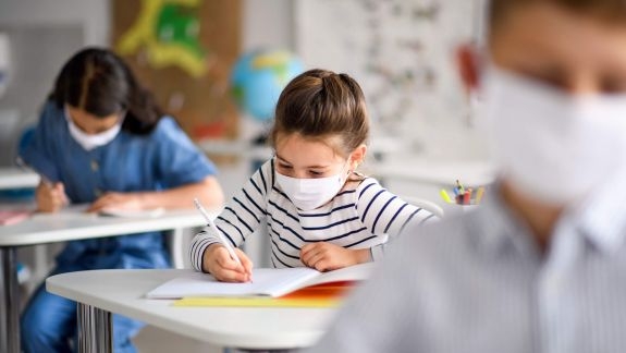17 elevi și 14 cadre didactice din Timiș, pozitivi la Covid-19