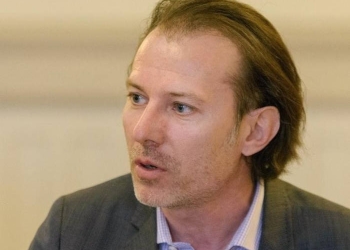 Florin Cîţu: Părinţii nu trebuie să vină la școală cu formularul completat pentru testarea Covid a copiilor