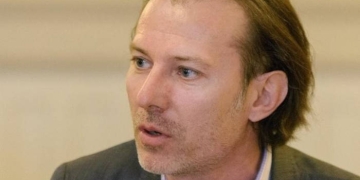 Florin Cîţu: Părinţii nu trebuie să vină la școală cu formularul completat pentru testarea Covid a copiilor