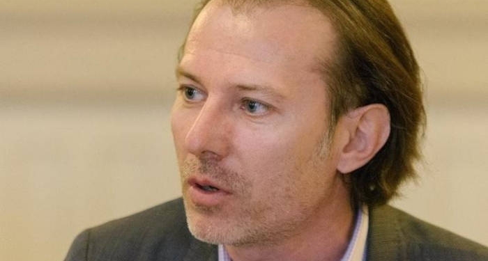 Florin Cîţu: Părinţii nu trebuie să vină la școală cu formularul completat pentru testarea Covid a copiilor