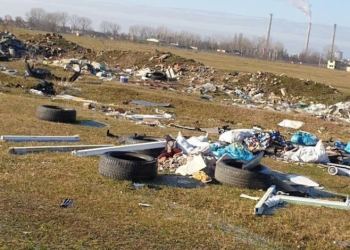 Munți de gunoaie în comunele periurbane