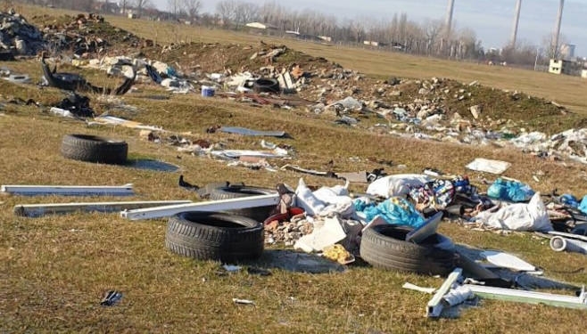 Munți de gunoaie în comunele periurbane