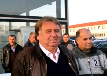 Elevii din Bethausen nu au transport școlar. Primarul Ioan Lihoni refuză să asigure motorina microbuzelor