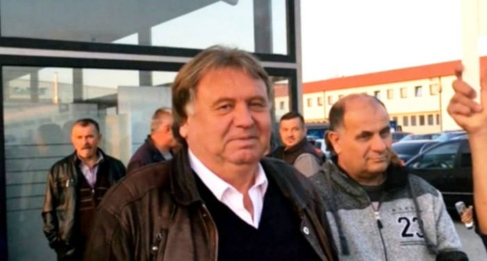 Elevii din Bethausen nu au transport școlar. Primarul Ioan Lihoni refuză să asigure motorina microbuzelor