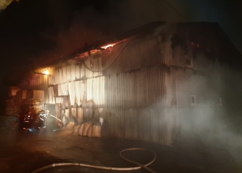 Incendiu de proporții la un atelier de mobilă din Timișoara