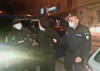 VIDEO Femei amendate și încătușate de jandarmii cărășeni. Vezi care a fost motivul