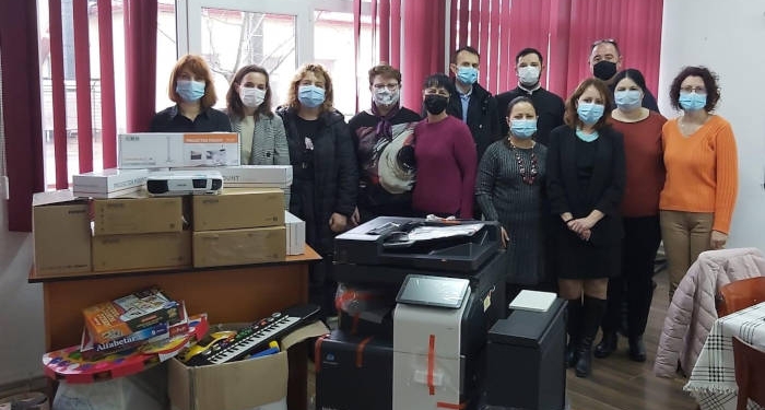 Școala din Moșnița Veche a primit donații în valoare de 25.600 lei