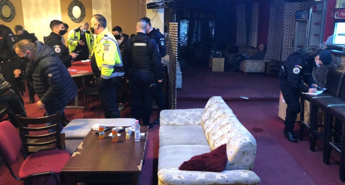 Partidă de poker ilegală oprită de polițiști într-un bar de pe Buziașului
