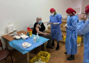 160 de persoane din Hunedoara sunt vaccinate de o echipă de voluntari de la Spitalul Județean Timișoara