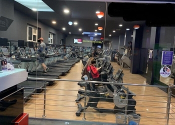 Fără drept de funcționare și amendată de 10 ori, o sală de sport din Timișoara continuă să fie deschisă