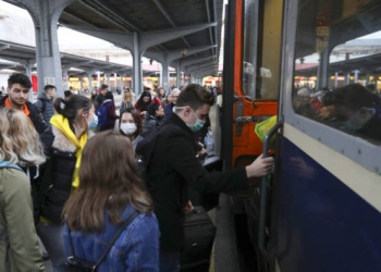 Nici protestele nu mai sunt ce au fost. Formă inedită a studenților: ”Trimiteți mailuri la cabinetul prim-ministrului”