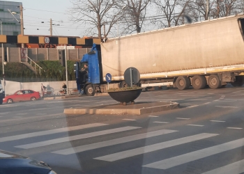 Timișoara: Pasajul Jiul blocat de un tir