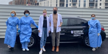 Timișorenii se pot programa telefonic la numărul 0356.406.517 pentru a fi vaccinați de echipele mobile. Pentru că dă bine pe Facebook medicii vin cu BMW-ul