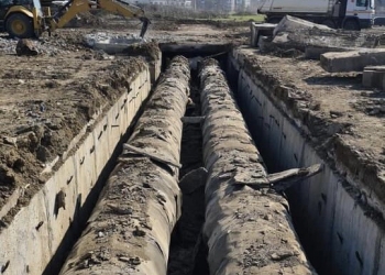 Lucrările la bază sportivă de pe str. Costică Rădulescu îngreunate de o țeavă