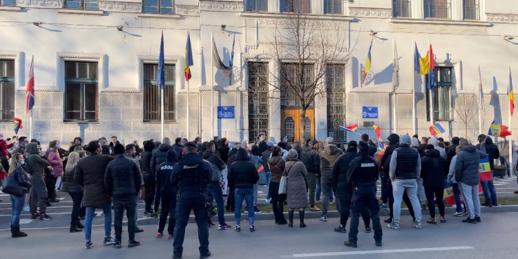 FOTO Oamenii au strigat „fără carantină” și „libertate”