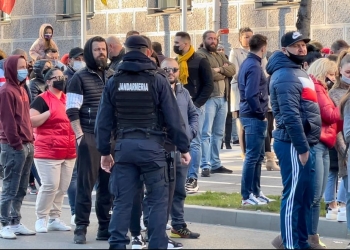 FOTO Oamenii au strigat „fără carantină” și „libertate”