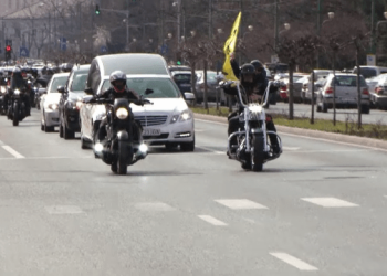 Adi Bărar a fost condus pe ultimul drum. Mașina funerară a fost însoțită de motociclişti