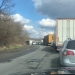 În coloană de mașini ca la nuntă, pe tronsonul dintre Coșava și autostradă