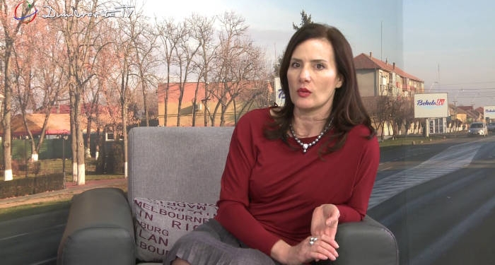 Consiliera locală USR+ indignată că presa i-a publicat averea deține 6 case, 7 terenuri și sute de mii de euro în bănci