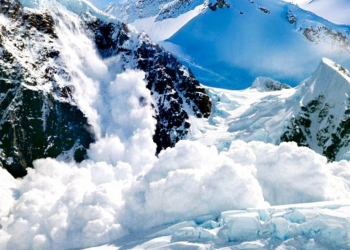 Atenție, turiști! Risc crescut de avalanşă în masivele Parâng şi Retezat