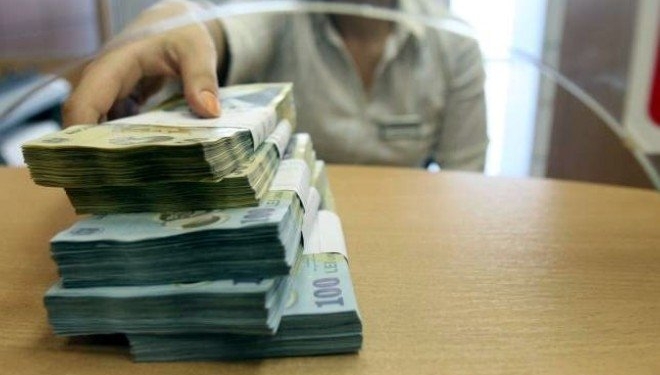 Cei care au beneficiat de amânarea ratelor trebuie să dea acum banii înapoi băncilor
