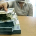 Cei care au beneficiat de amânarea ratelor trebuie să dea acum banii înapoi băncilor