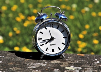 România trece la ora de vară. Ora 3.00 devine ora 4.00