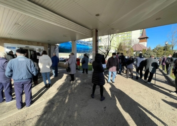 Coadă la vaccinare, la primul centru non-stop din țară, deschis la Timișoara